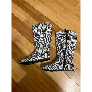 NWOT Daily Shoes Womens Knee High Zebra Print Flat Heel Boots Size 5 1/2 AD2